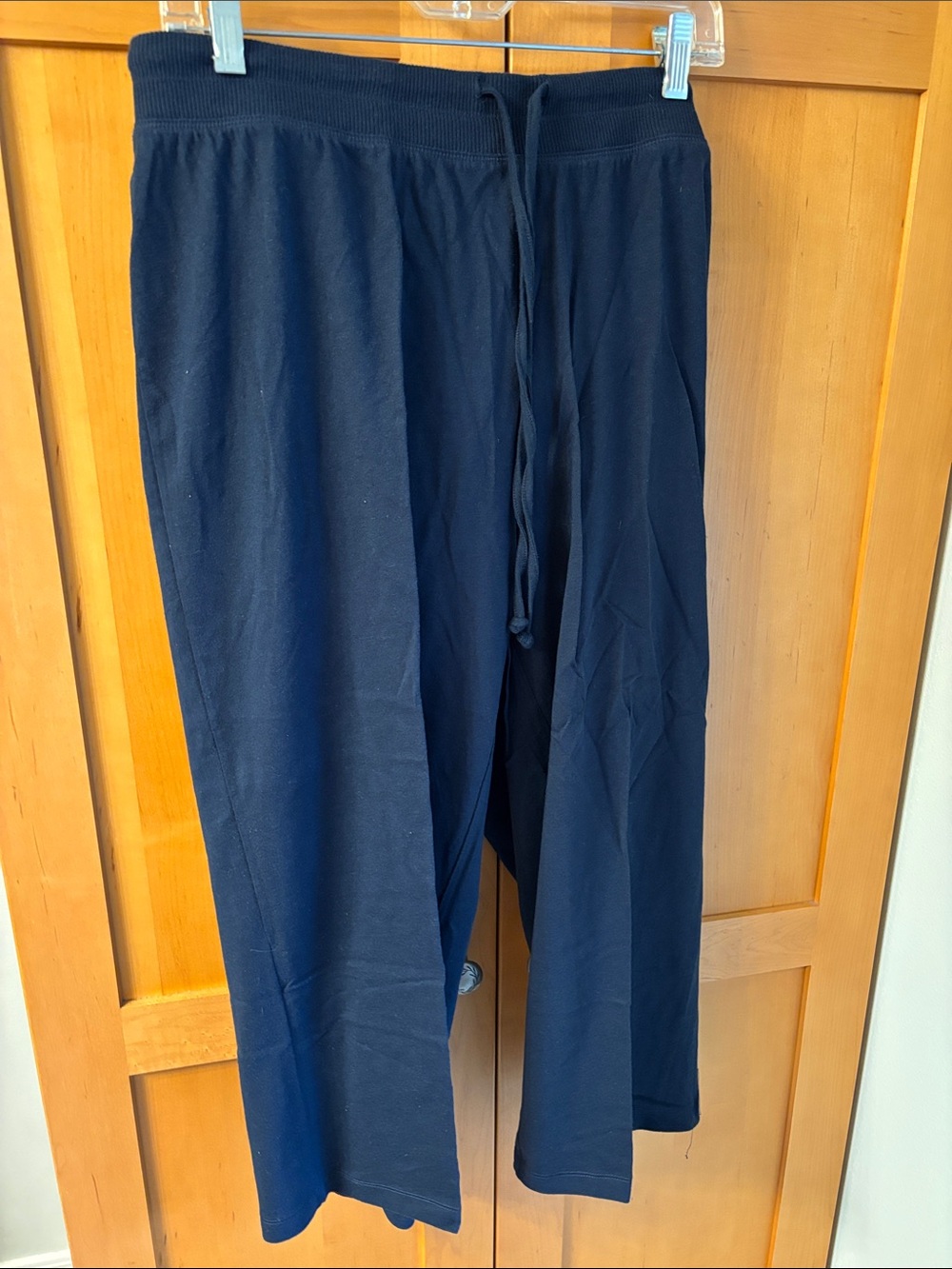 Women’s navy capri pants, wide leg.  Size XL. Made by Champion